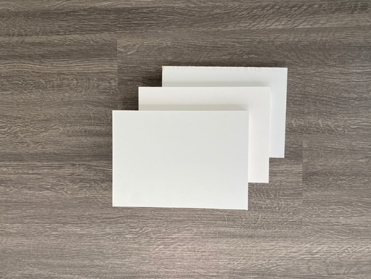 Αντι γηράσκων λευκός πίνακας 18mm αφρού PVC επίπεδος για τα γραφεία κουζινών