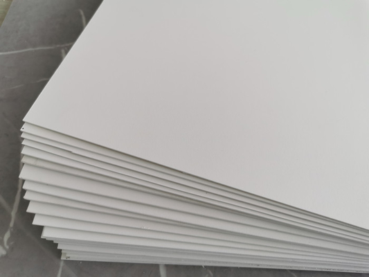 Άσπρο ομαλό επιφάνειας φύλλο 20mm αφρού PVC άκαμπτο για τη χάραξη