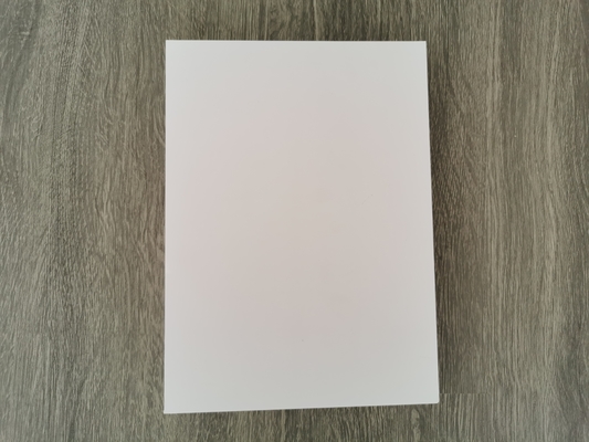 Άσπρη ομαλή επιφάνεια 20mm άκαμπτος πίνακας αφρού PVC για τη χάραξη