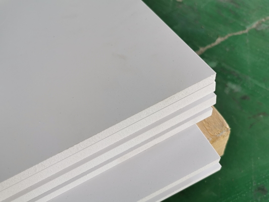 Επίπεδος πίνακας αφρού PVC επίπλων 4x8ft 18mm με την ομαλή επιφάνεια